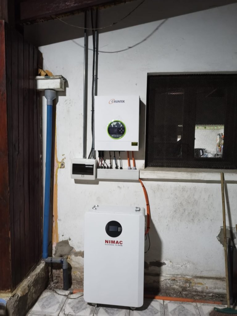 Inversor GRUNTEK y batería NIMAC